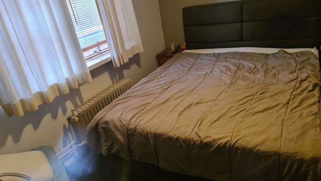 Comfortabel tweepersoonsbed met hoofdbord, Ophalen, Gebruikt, Bruin, Tweepersoons