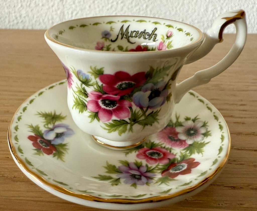 Royal Albert-Flower of the month-Anemonen, Antiek en Kunst, Antiek | Servies los, Verzenden