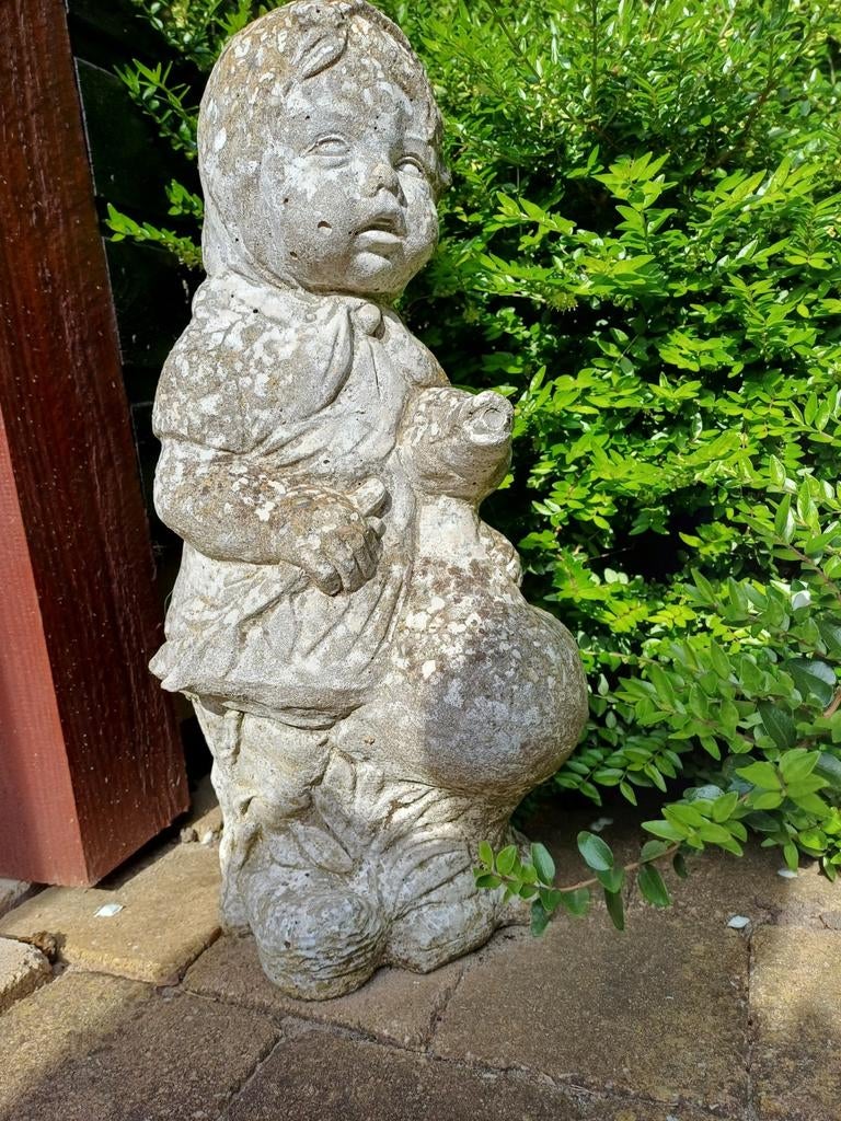 Betonnen tuinbeeld meisje met gans, Ophalen, Gebruikt, Beton, Mensenbeeld