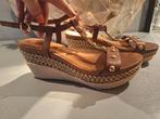 Tamaris maat 41 sleehak espadrilles bruin leer, Kleding | Dames, Schoenen, Ophalen of Verzenden, Zo goed als nieuw, Bruin, Espadrilles of Moccasins