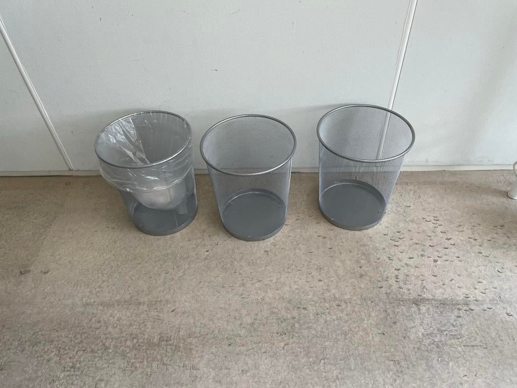 3 metalen prullenbakken / papierbakken, Gebruikt, Ophalen of Verzenden, Metaal, Minder dan 50 cm