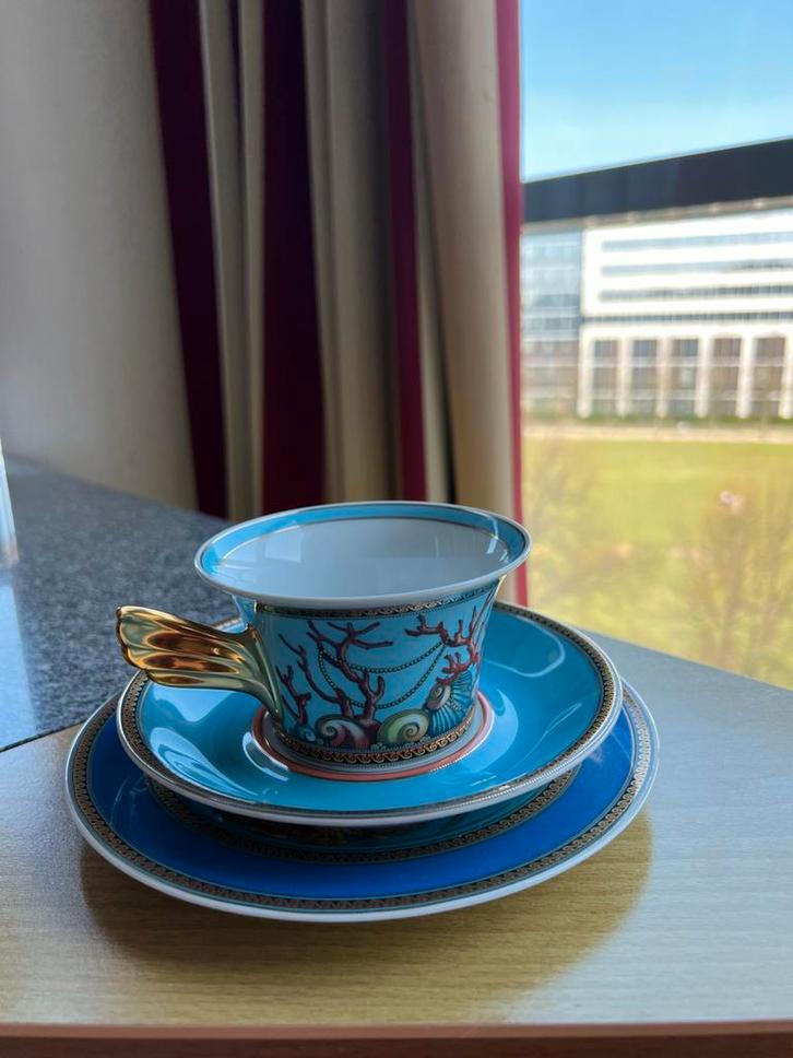 Versace Rosenthal Medusa Rood 3-delig Servies, Huis en Inrichting, Keuken | Servies, Zo goed als nieuw, Kop(pen) en/of Schotel(s)