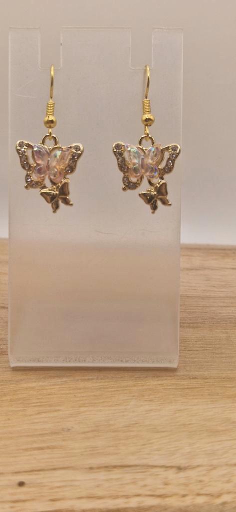Gouden vlinder oorbellen met strass, Sieraden, Tassen en Uiterlijk, Oorbellen, Nieuw, Hangers, Overige materialen, Goud, Met strass