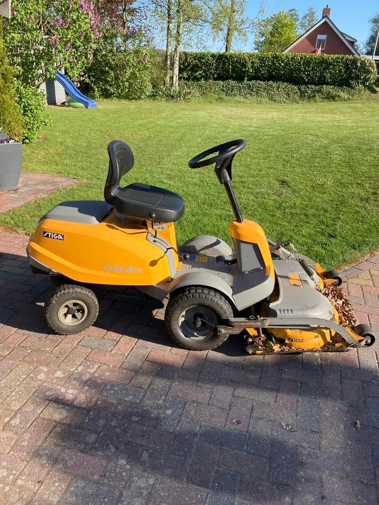 Stiga Villa 12 zitmaaier - Goede conditie, maaidek te vernie, Tuin en Terras, Ophalen, Gebruikt, Versnellingen, Benzine-grasmaaier