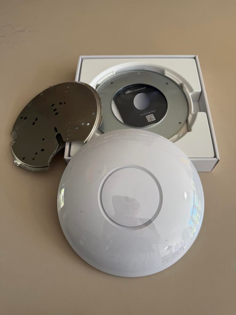 Ubiquiti UniFi U6-Pro Access Point - NIEUW, Computers en Software, Accesspoints, Ophalen of Verzenden, Zo goed als nieuw