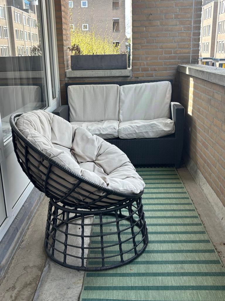 Tuinstoelen - Zwarte rotan stoel met kussen, Huis en Inrichting, Stoelen, Ophalen, Gebruikt, Zwart, Riet of Rotan