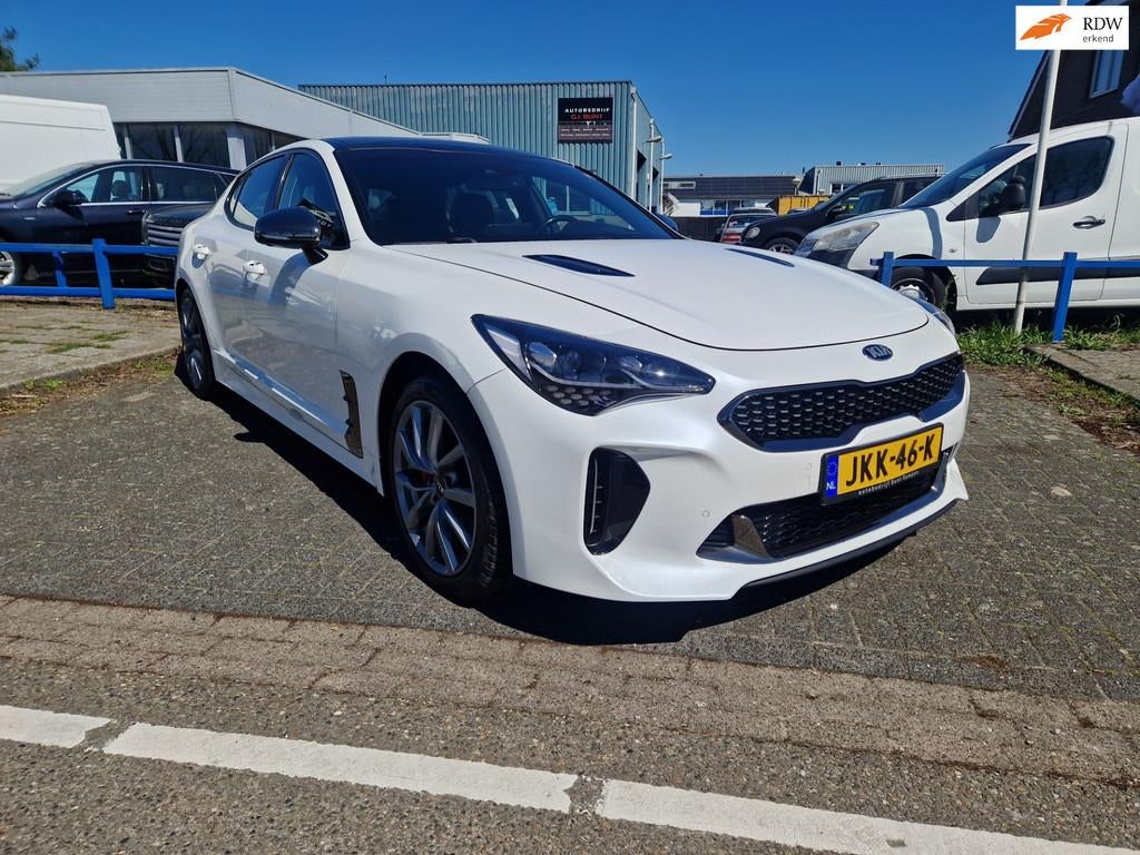 Kia Stinger 3.3 V6 T-GDI AWD GT, Auto's, Kia, Automaat, Gebruikt, Wit, Bedrijf