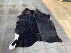 Zwart-wit koeienhuid vloerkleed, Huis en Inrichting, Stoffering | Tapijten en Kleden, Gebruikt, Zwart, 200 cm of meer, Ophalen of Verzenden