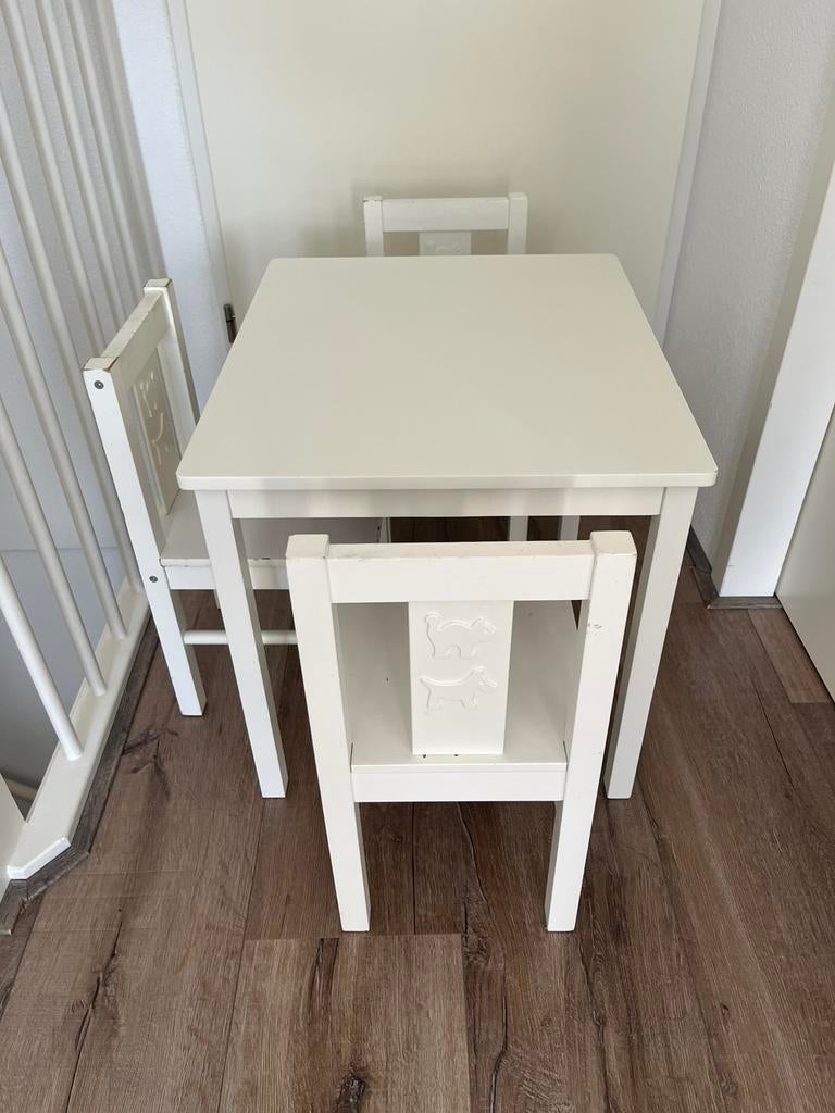 IKEA KRITTER kindertafel met 3 kinderstoelen wit ✅, Kinderen en Baby's, Kinderkamer | Tafels en Stoelen, Ophalen, Gebruikt, Tafel(s) en Stoel(en)