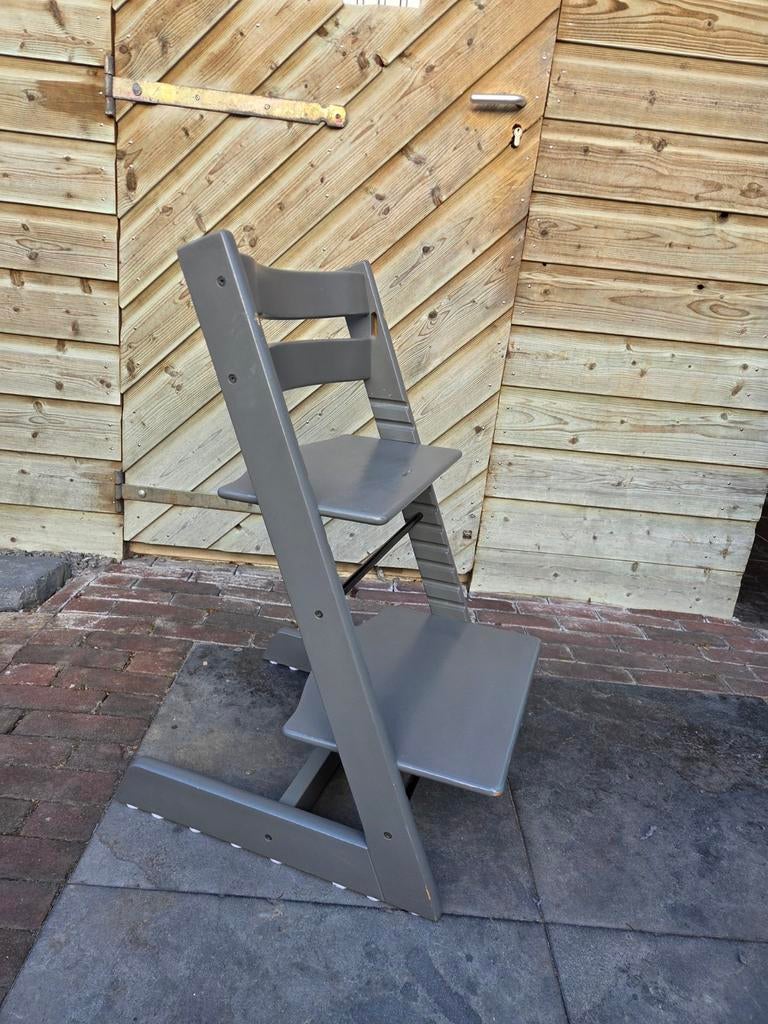Stokke Tripp Trapp kinderstoel - Grijs, Kinderen en Baby's, Kinderstoelen, Gebruikt, Meegroeistoel, Aanschuifbaar, Ophalen