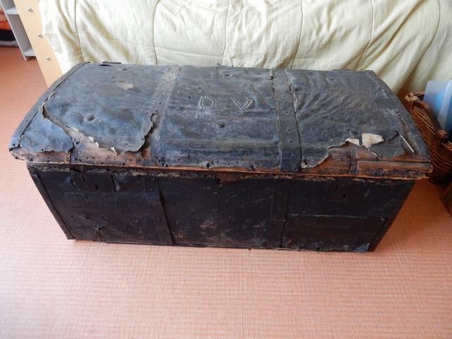 zwarte oude kist, Ophalen