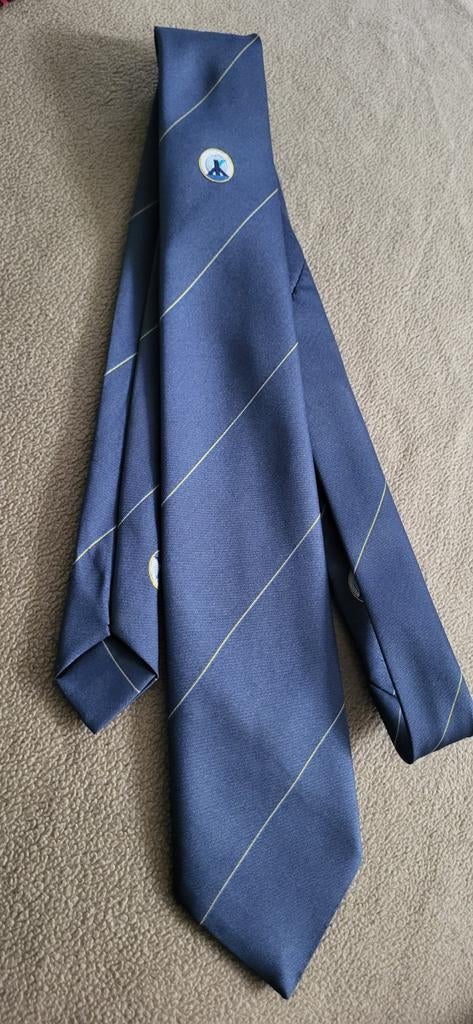 Donkerblauwe stropdas met strepen en logo, Ophalen of Verzenden, Zo goed als nieuw, Blauw, Met patroon