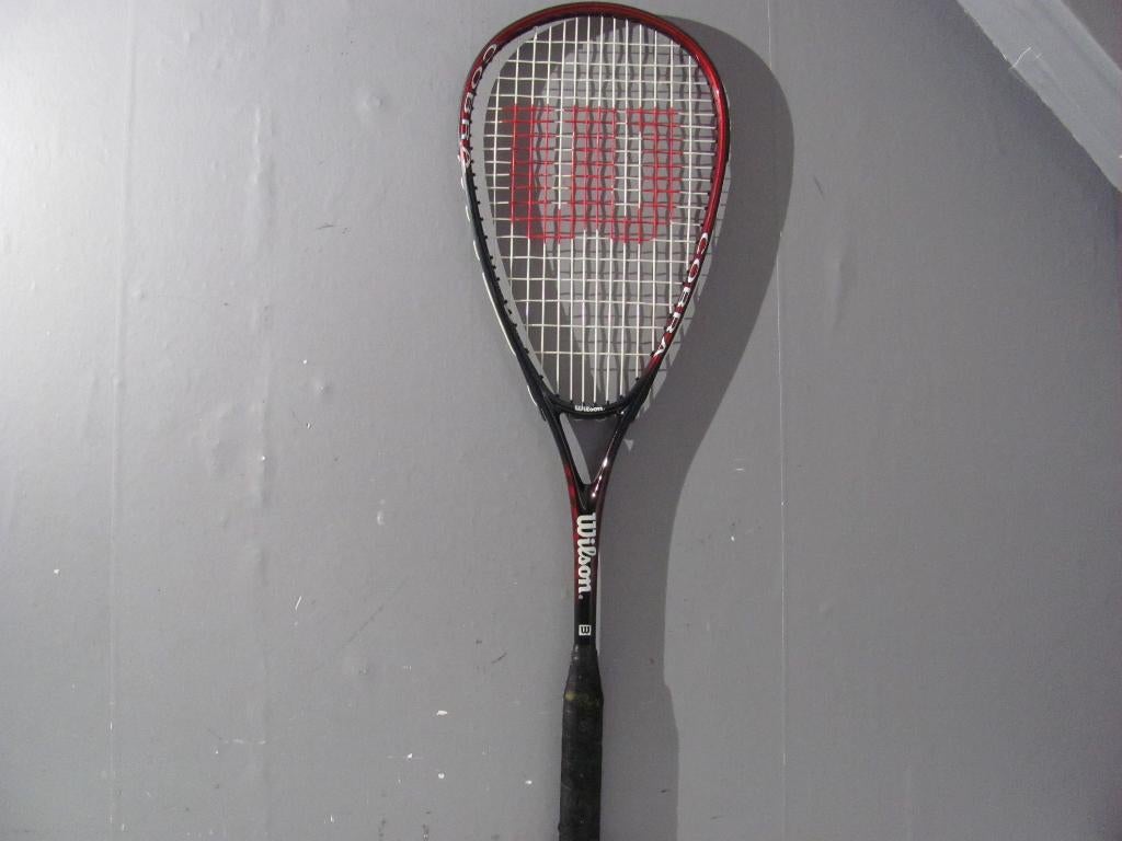 squash racket van Wilson "cobra" met nog goede bespanning, Sport en Fitness, Squash, Ophalen of Verzenden, Zo goed als nieuw, Racket
