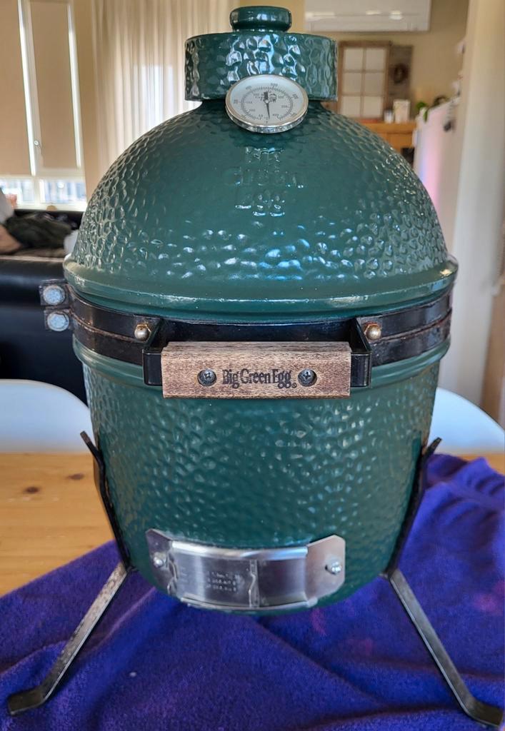 Big Green Egg Mini met diverse accessoires, Tuin en Terras, Houtskoolbarbecues, Gebruikt, Met accessoires, Ophalen