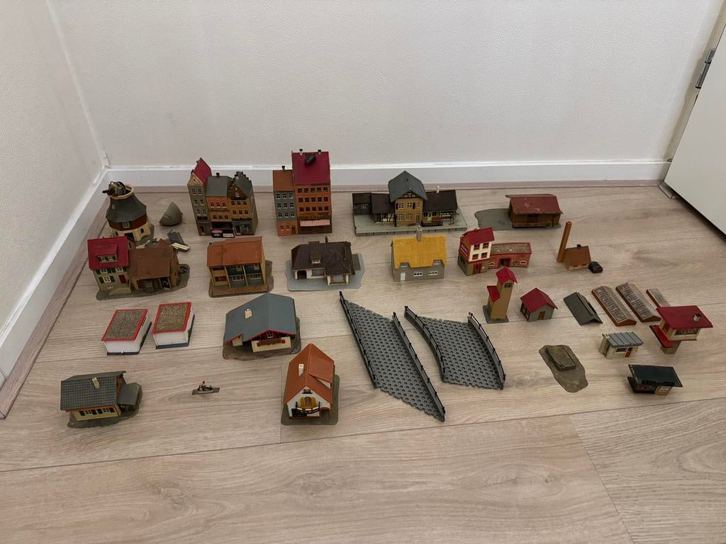 Partij modeltrein huisjes HO, Hobby en Vrije tijd, Modeltreinen | H0, Overige merken, Gelijkstroom of Wisselstroom, Brug, Tunnel of Gebouw