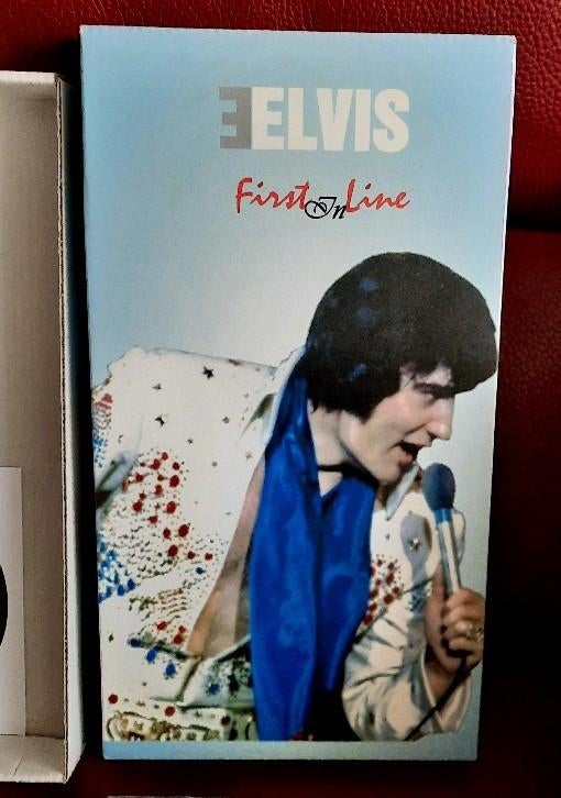Elvis Presley box met 2 cd's, cassette, notebook, poster et, Ophalen of Verzenden, Zo goed als nieuw
