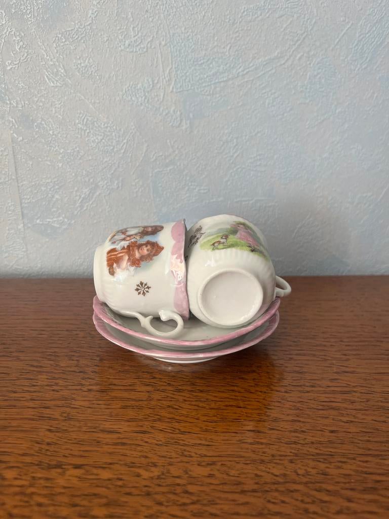 Porseleinen kinderkopjes en schoteltjes, Ophalen of Verzenden