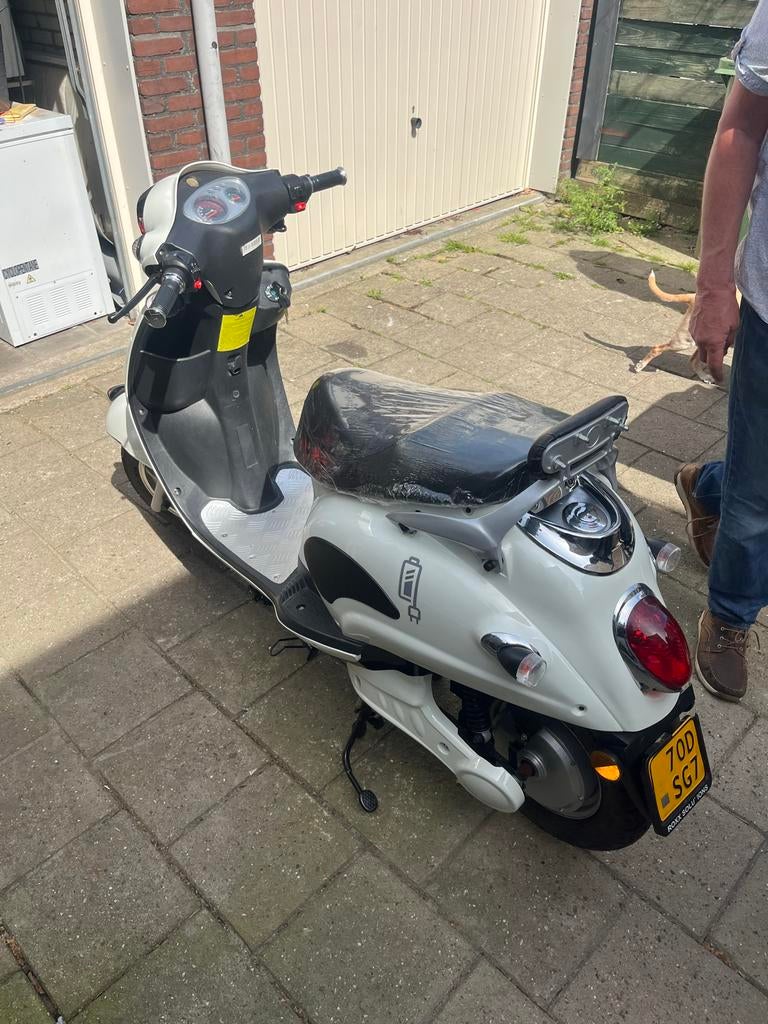 Elektrische scooter - Nieuwstaat, accu's defect, Ophalen of Verzenden, Zo goed als nieuw, Elektrisch, Overige merken