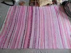 Handgeweven kleed roze/rood tinten, Huis en Inrichting, Ophalen, 200 cm of meer, Zo goed als nieuw, Rechthoekig