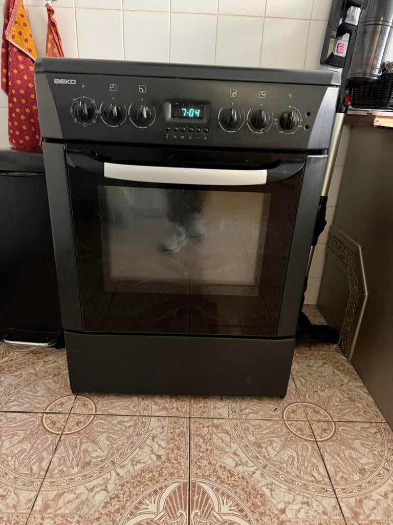 beko zwarte fornuis, Zo goed als nieuw, Gas, Vrijstaand, 85 tot 90 cm