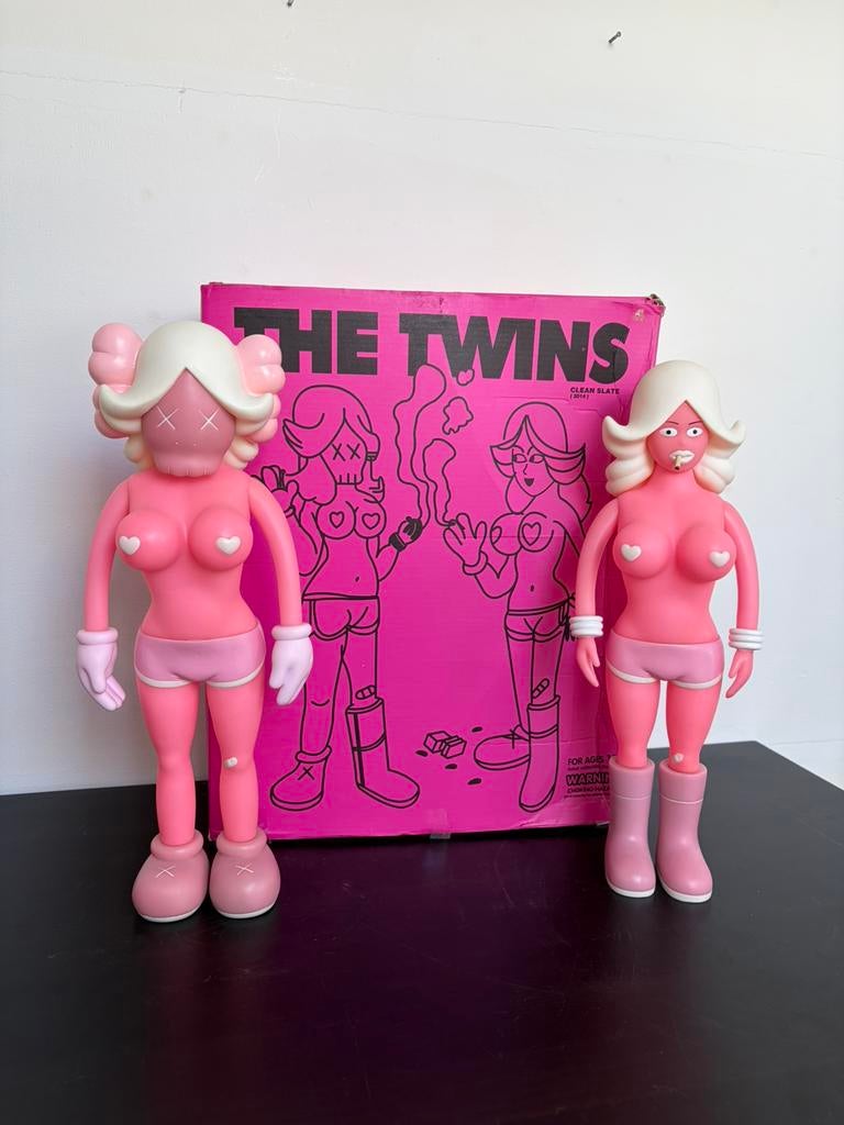 Kaws “The Twins” set, Ophalen of Verzenden, Zo goed als nieuw