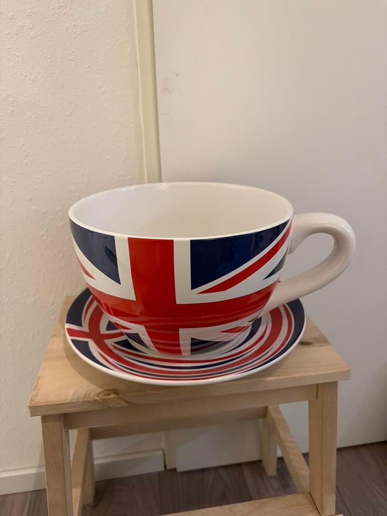 Engelse kop en schotel bloempot - Ethos UK Design, Tuin en Terras, Bloempotten, 25 tot 40 cm, Rond, Ophalen of Verzenden, Minder dan 40 cm