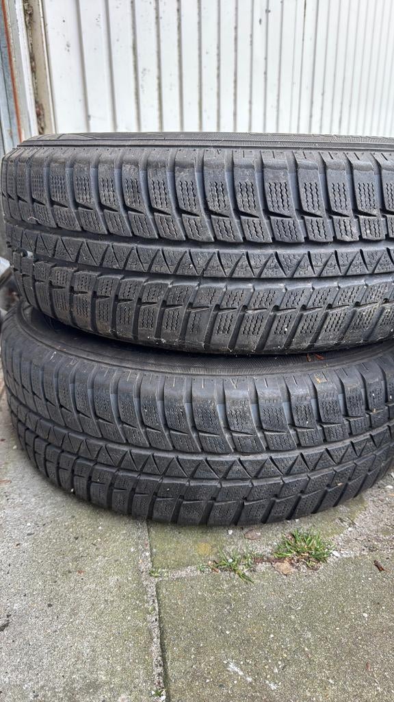 2x Falken winterbanden 195/65 R15 91T op velg, Ophalen, Zo goed als nieuw