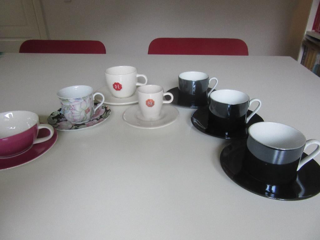 Douwe Egberts - Kop en Schotels - Nieuwstaat, Ophalen of Verzenden, Zo goed als nieuw, Overige stijlen, Kop(pen) en/of Schotel(s)