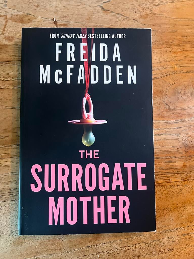 The Surrogate Mother - Freida McFadden (Engels), Ophalen of Verzenden, Zo goed als nieuw, Amerika