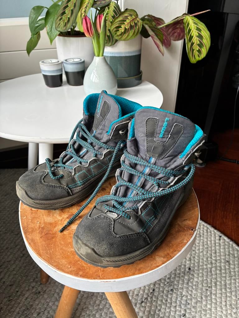 Lowa goretex bergschoenen maat 35, Ophalen of Verzenden, Zo goed als nieuw, Schoenen