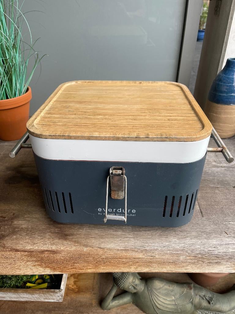 BBQ Everdure Cube Houtskool, Tuin en Terras, Houtskoolbarbecues, Ophalen of Verzenden, Gebruikt, Everdure