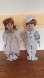 2 poppen op standaard met porseleinen hoofdjes, Ophalen of Verzenden, Zo goed als nieuw, Pop