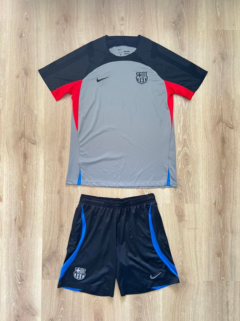 FC Barcelona grijs trainingsset Nike 22/23 maat L/M, Maat 52/54 (L), Ophalen of Verzenden, Zo goed als nieuw, Nike