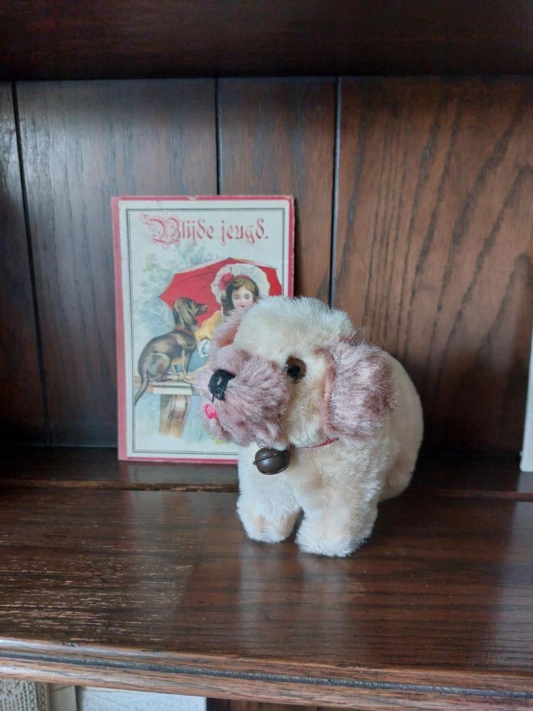 Antiek hondje bij poppen, Ophalen of Verzenden