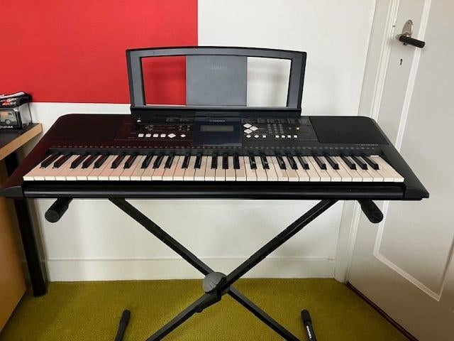 Yamaha PSR-E333 electrische piano, Muziek en Instrumenten, Piano's, Ophalen, Zwart, Digitaal, Zo goed als nieuw
