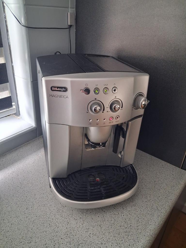 De'Longhi Magnifica Koffiemachine - Incl. Boekjes & Bonen, Witgoed en Apparatuur, Koffiezetapparaten, Ophalen, Gebruikt, Koffiemachine