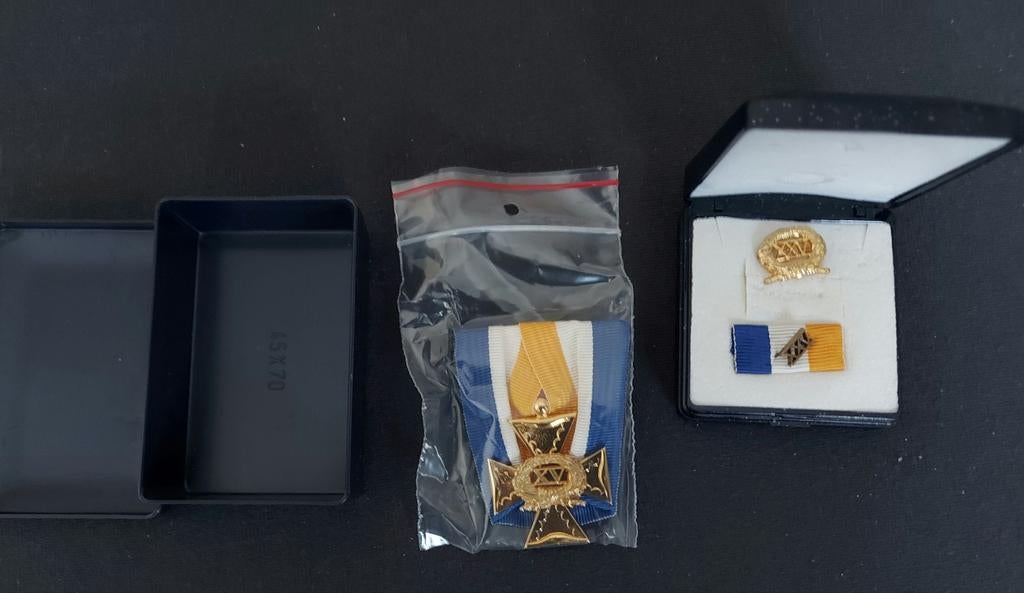 Officierskruis 15/25 jaar set, Ophalen of Verzenden, Landmacht, Nederland, Embleem of Badge