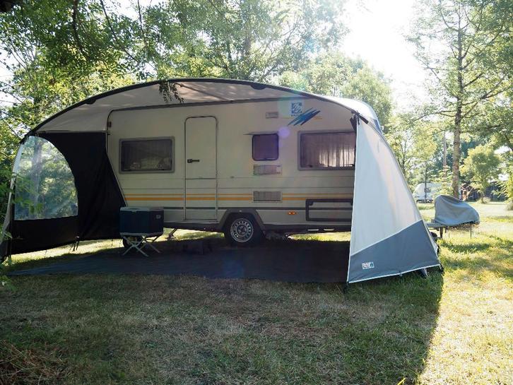Knaus Südwind 450 TU (1996), Caravans en Kamperen, Caravans, Particulier, tot en met 4, 1000 - 1250 kg, Rondzit, Knaus, Vast bed