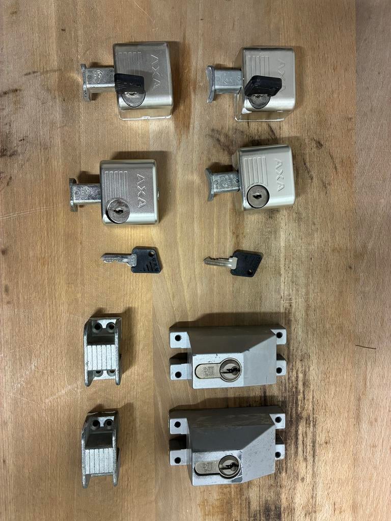 GRATIS - AXA oplegsloten en espagnoletbeveiligers (gebruikt), Ophalen, Gebruikt, Slot