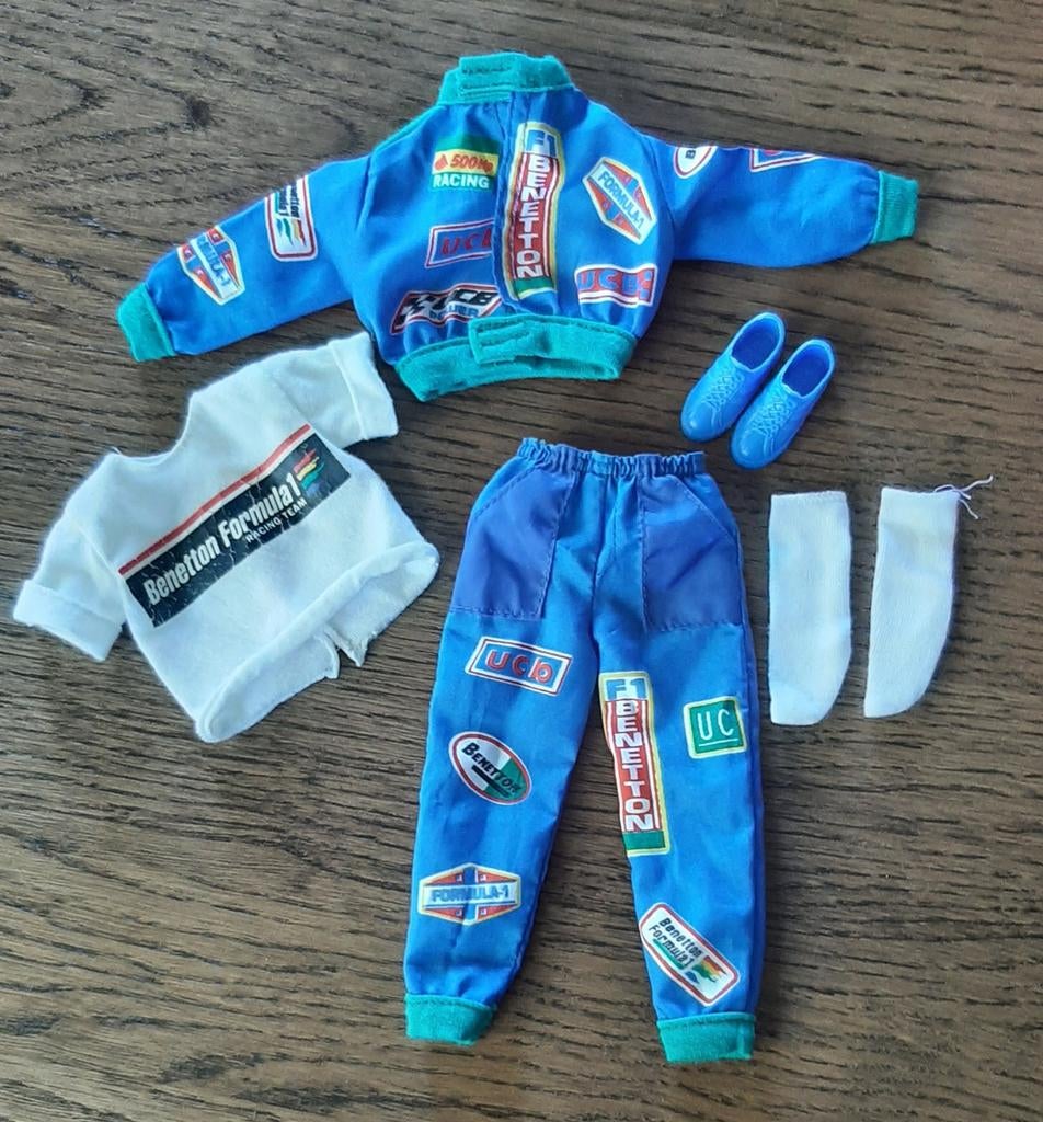 Ken doll outfit Benetton Formula 1 Racing Team vintage, Verzamelen, Ophalen of Verzenden, Gebruikt, Kleertjes