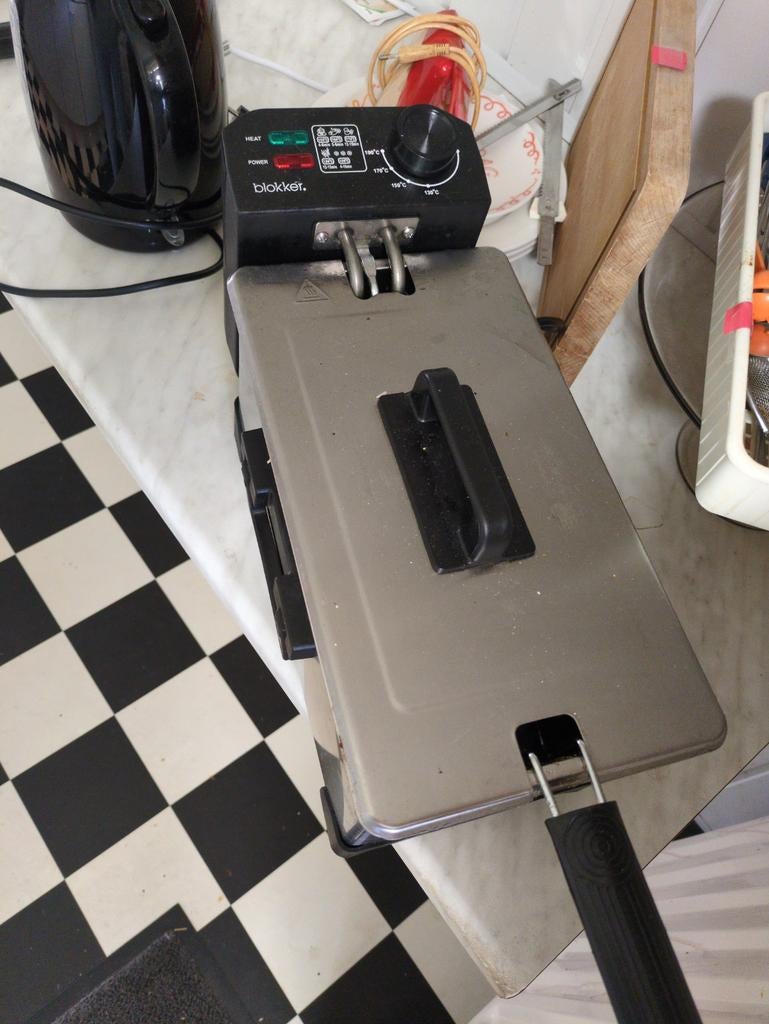 Blokker Friteuse - Compact en Functioneel, Witgoed en Apparatuur, Frituurpannen, Gebruikt, 2 tot 3 liter, Uitneembare binnenpan