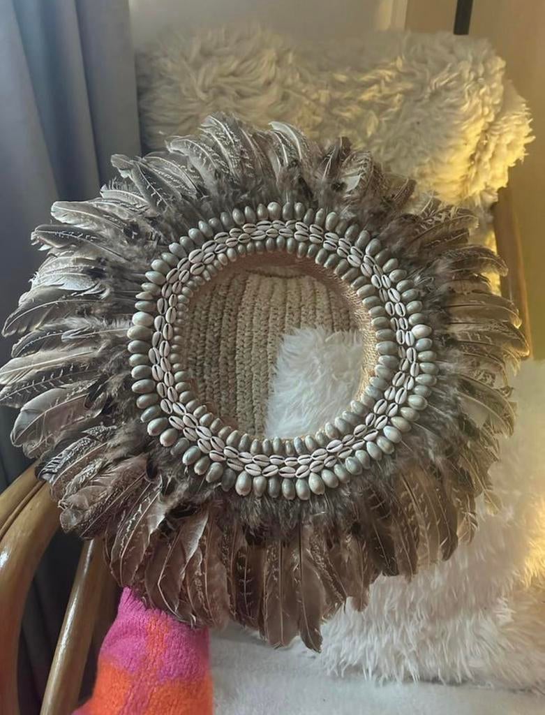 Handgemaakte krans van veren en schelpen uit Bali, Ophalen of Verzenden, Zo goed als nieuw