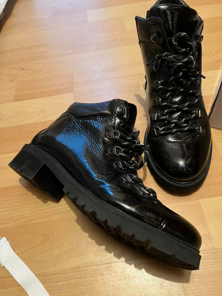 Zwarte manfield laarzen 41 lak boots, Ophalen of Verzenden, Zo goed als nieuw, Zwart, Hoge laarzen