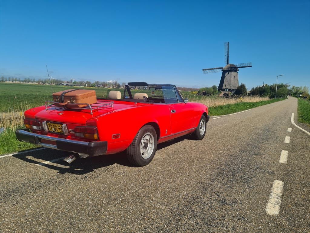 Fiat 124 SPIDER PININFARINA, USA, Auto's, Oldtimers, Achterwielaandrijving, Cabriolet, Leder, Handgeschakeld