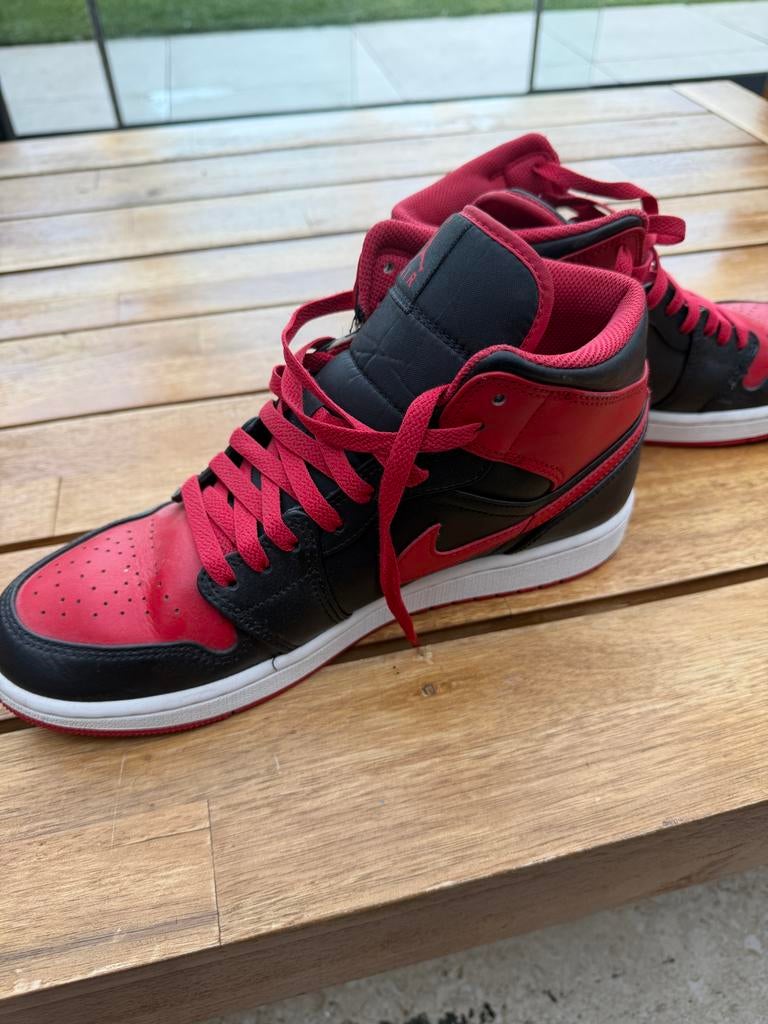 Nike Air Jordan 1 Mid 'Bred' Sneakers - Maat 42, Ophalen of Verzenden, Gedragen, Zwart, Sneakers of Gympen