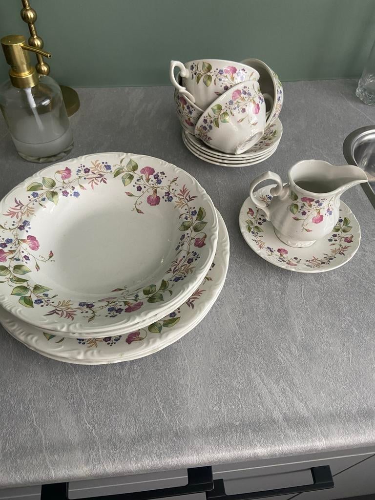Porselein servies delen met bloemenpatroon, Antiek en Kunst, Ophalen