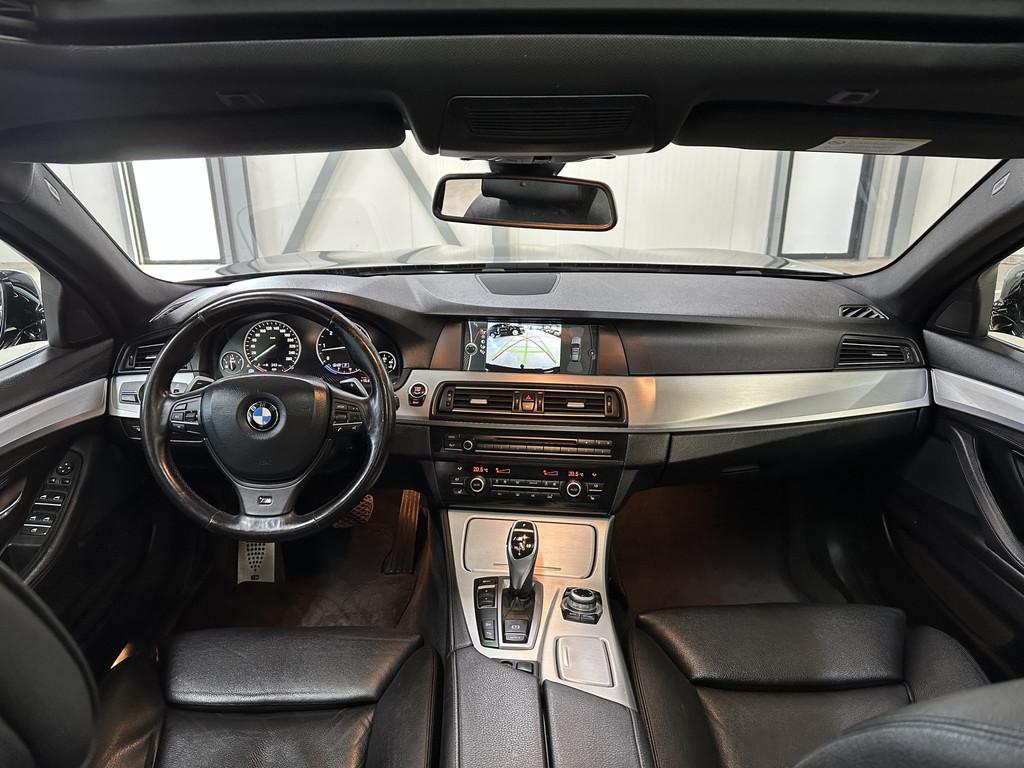 BMW 5 Serie Touring M550xd 381pk | Pano | Head-up | Trekhaak, Auto's, Automaat, 12 maanden, Gebruikt, 2993 cc