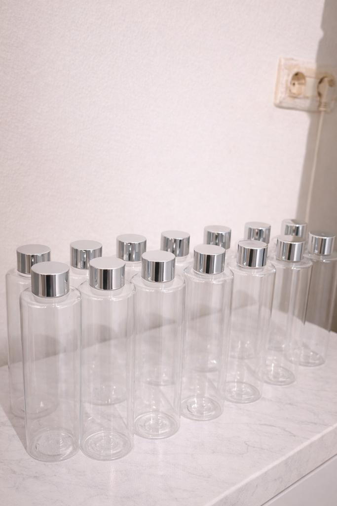 Empty bottles with silver caps, Ophalen of Verzenden, Nieuw, Overige typen