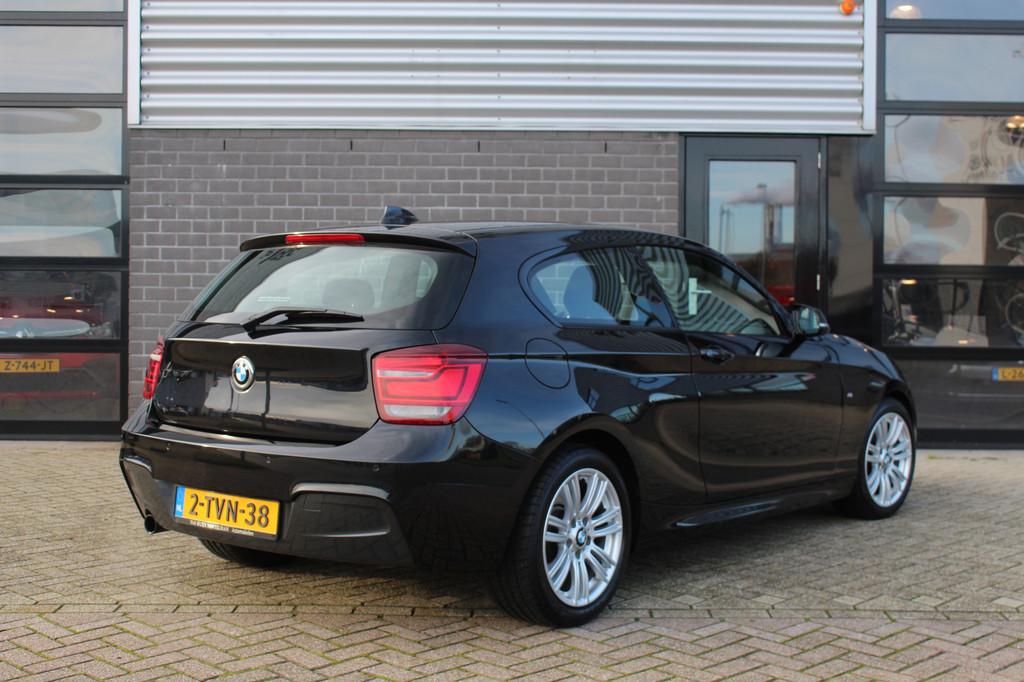 BMW 1-serie 116i Executive M Sport / Xenon / Trekhaak / N.A., Auto's, BMW, Gebruikt, 4 cilinders, Zwart, Origineel Nederlands