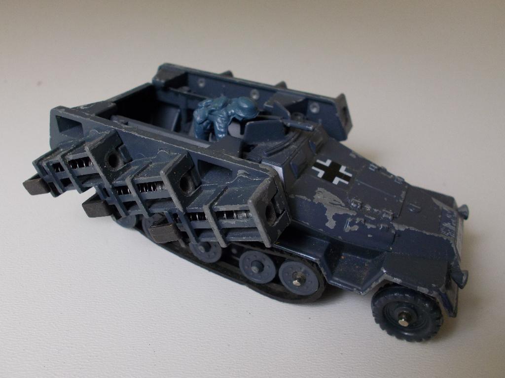 1978 Corgi Toys 907 GERMAN SEMI TRACK ROCKET LAUNCHER (C)